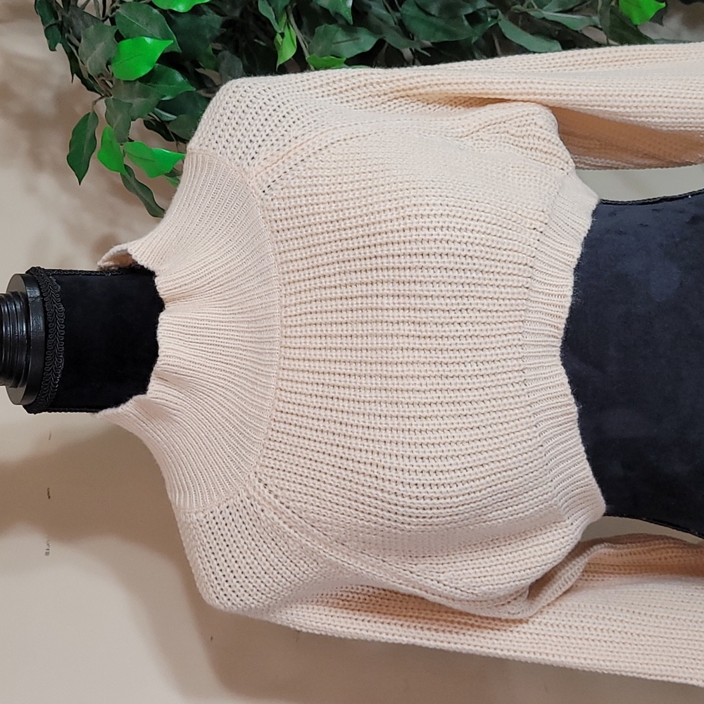 Sexy Cropped sweater! - Picture 2 of 5